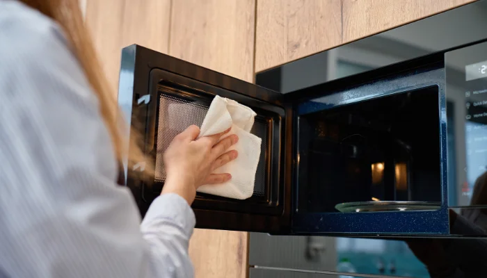How to Clean Microwave With Vinegar